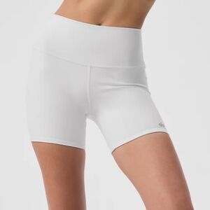 ALO 5" Airbrush High-Waist Biker Short in White - Size S (4-6)